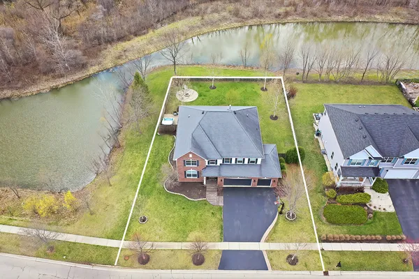$575,000 | 2275 Walnut Glen Boulevard, Island Lake, IL 60042