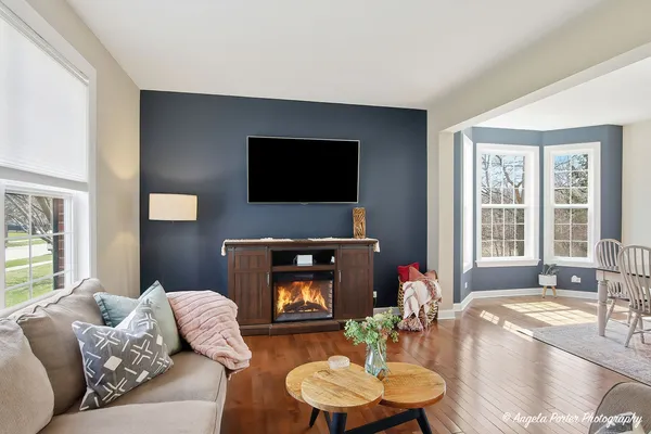 $575,000 | 2275 Walnut Glen Boulevard, Island Lake, IL 60042