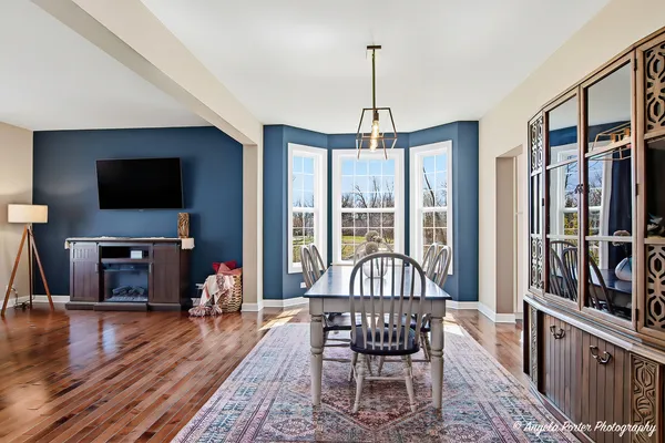 $575,000 | 2275 Walnut Glen Boulevard, Island Lake, IL 60042