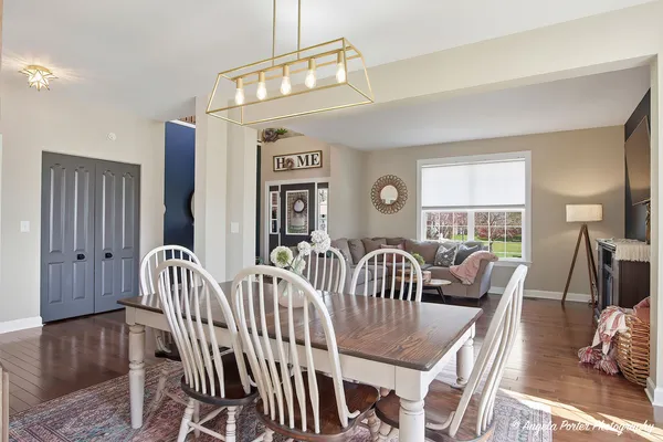 $575,000 | 2275 Walnut Glen Boulevard, Island Lake, IL 60042