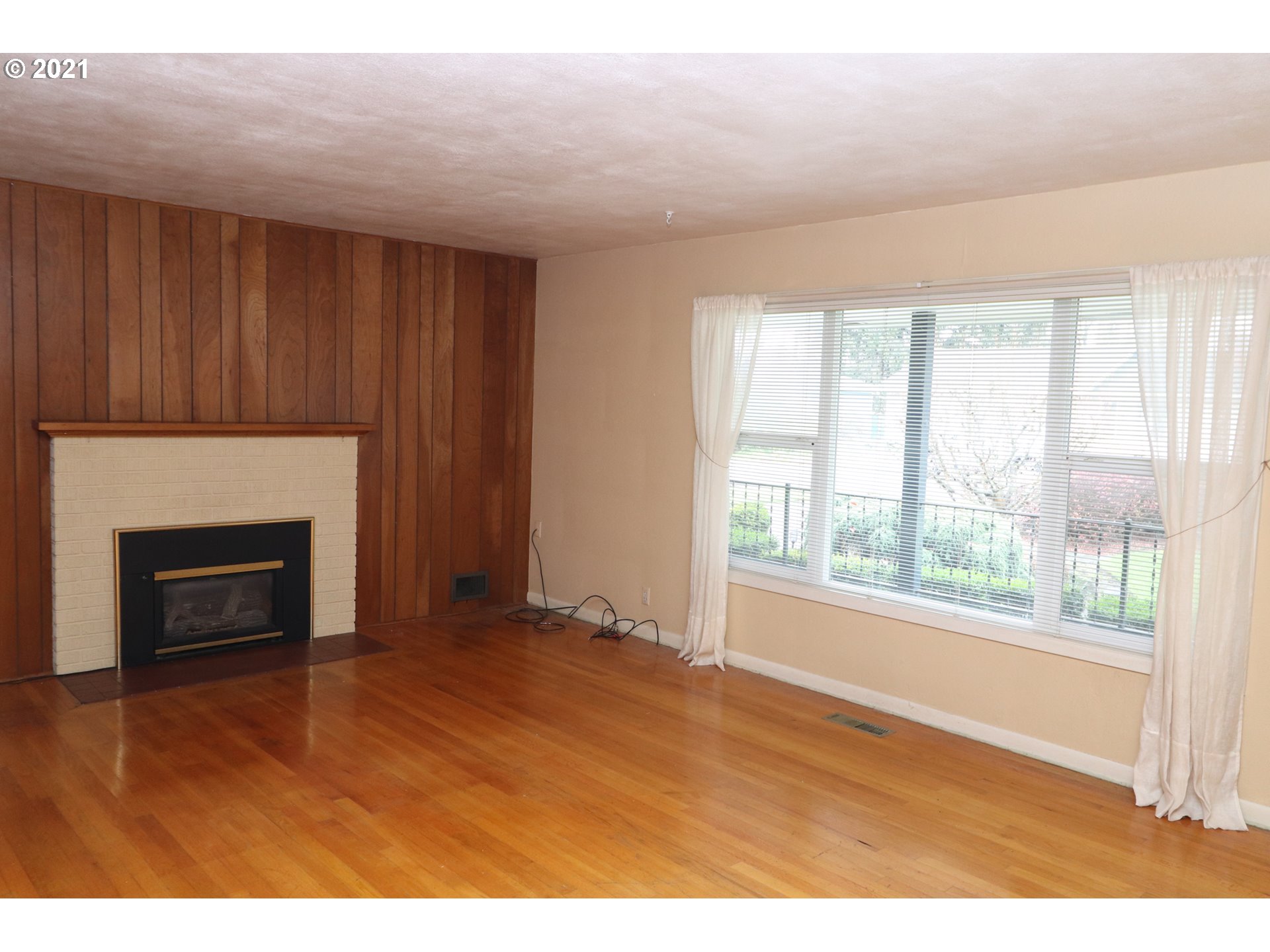 1023 Nancy Avenue Springfield, OR 97477 - Photo 4 of 32 Gallery Image 4