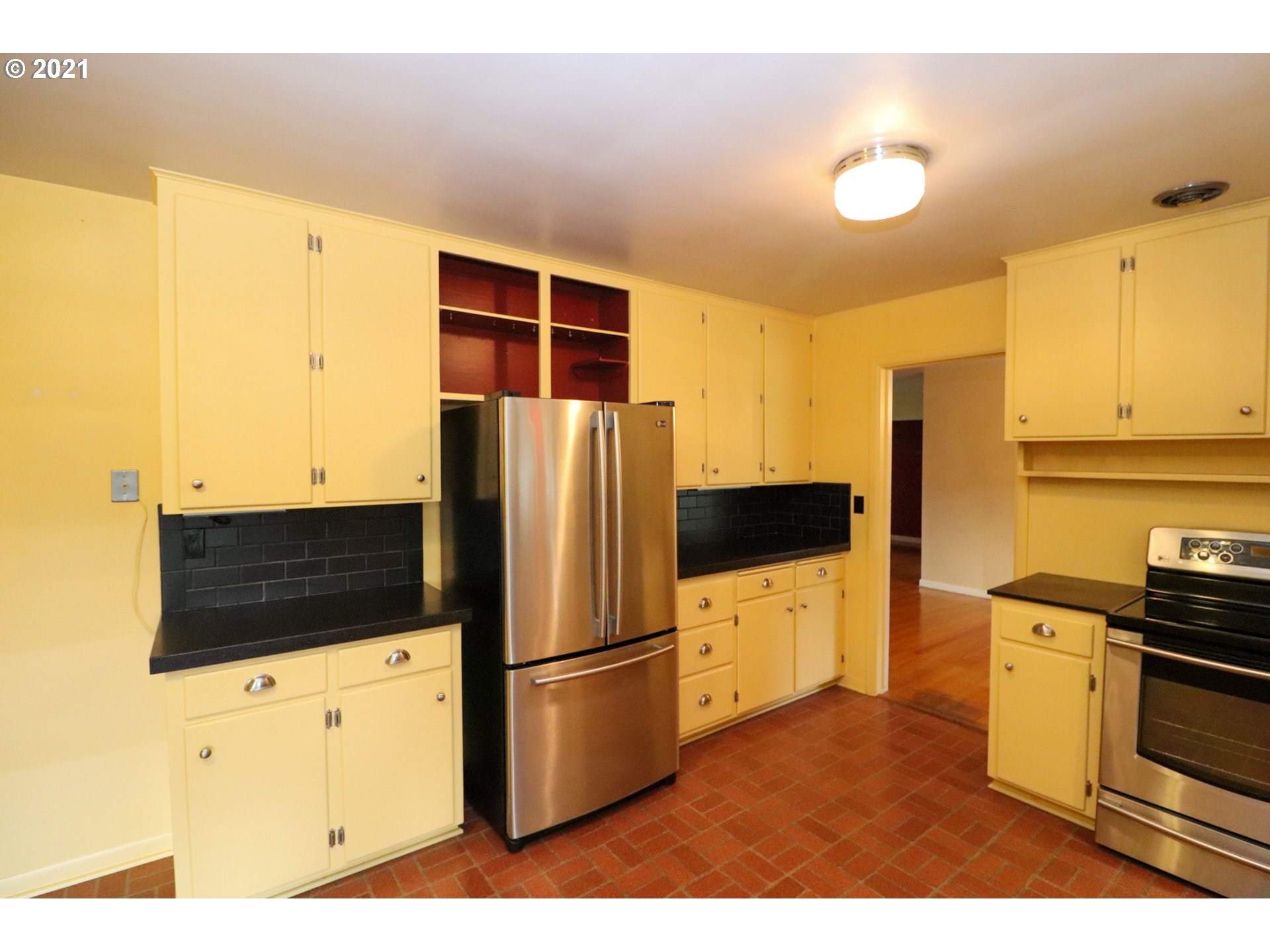 1023 Nancy Avenue Springfield, OR 97477 - Photo 10 of 32 Gallery Image 10