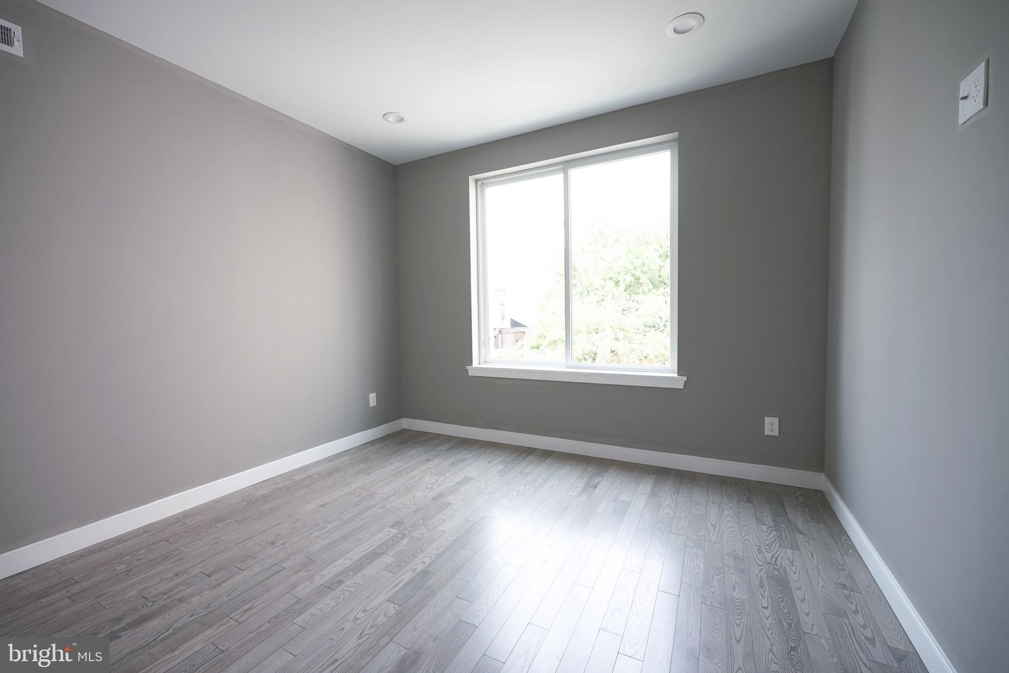 2336 Emerald Street Philadelphia, PA 19125 - Photo 12 of 32