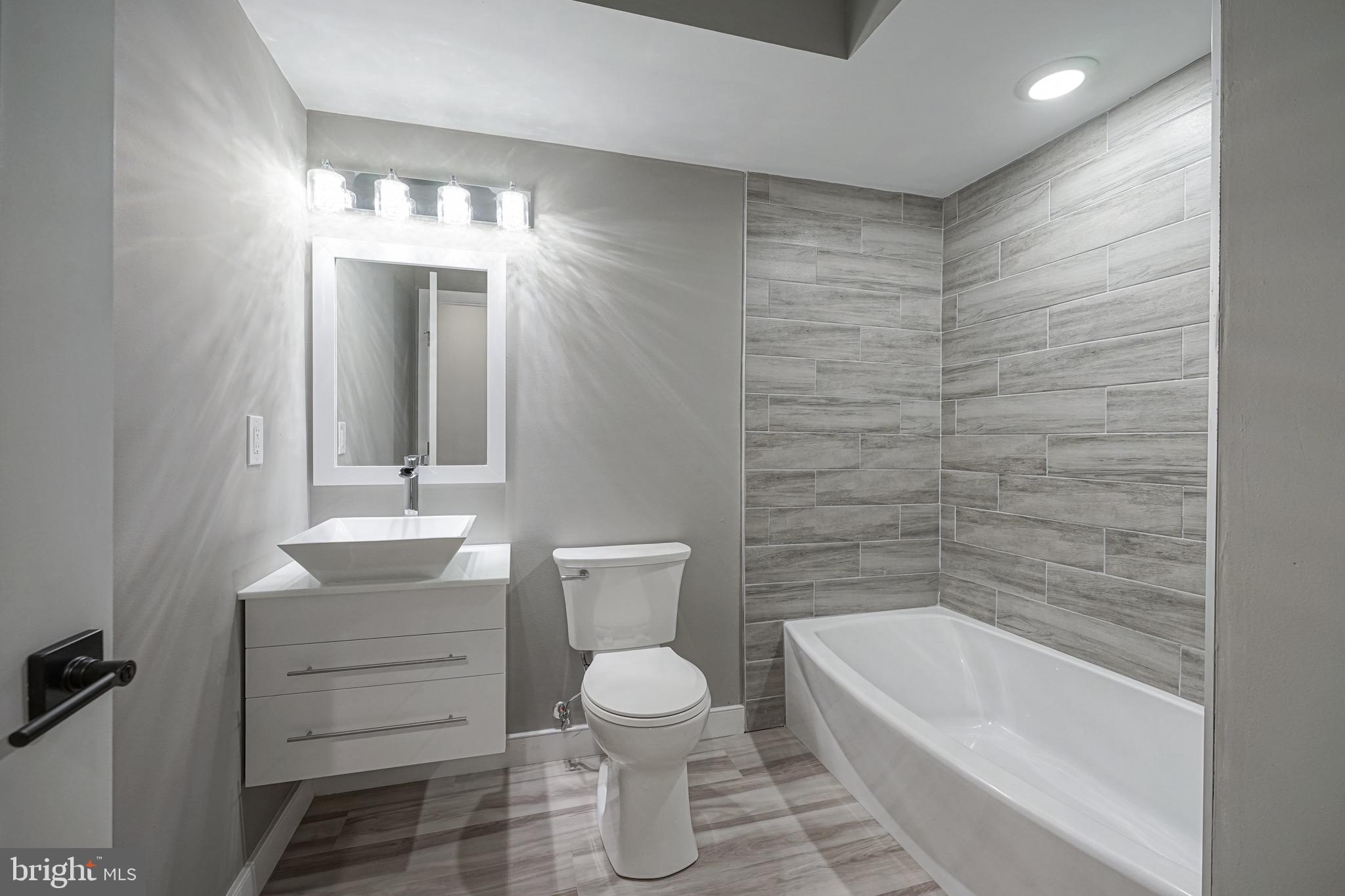 2336 Emerald Street Philadelphia, PA 19125 - Photo 25 of 32