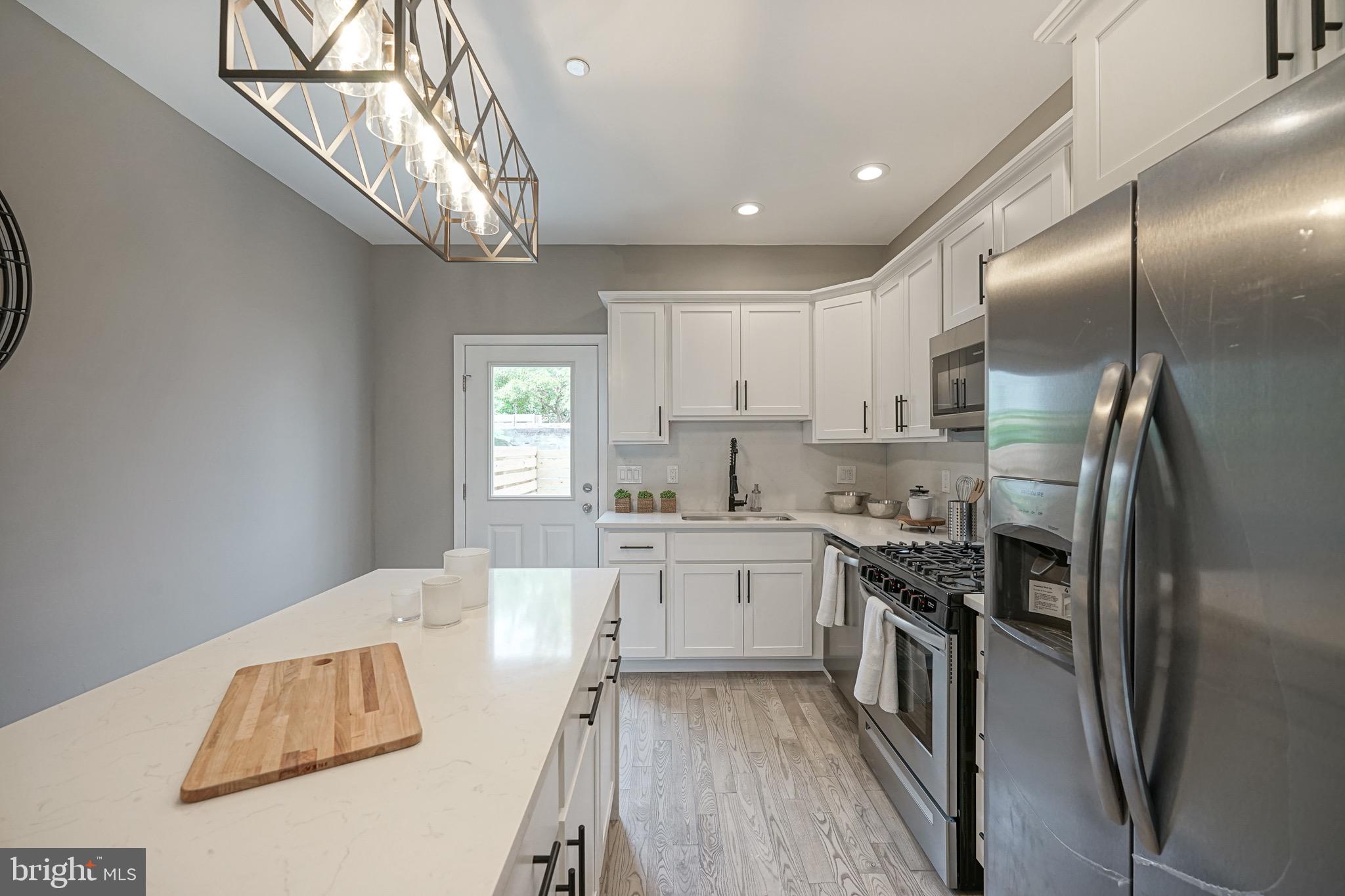 2336 Emerald Street Philadelphia, PA 19125 - Photo 9 of 32