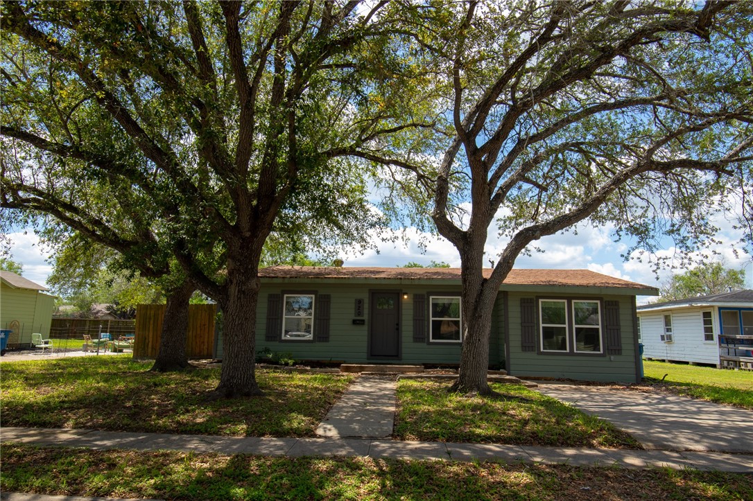 920 East Lewis Street Sinton, TX 78387 - Photo 4 of 24