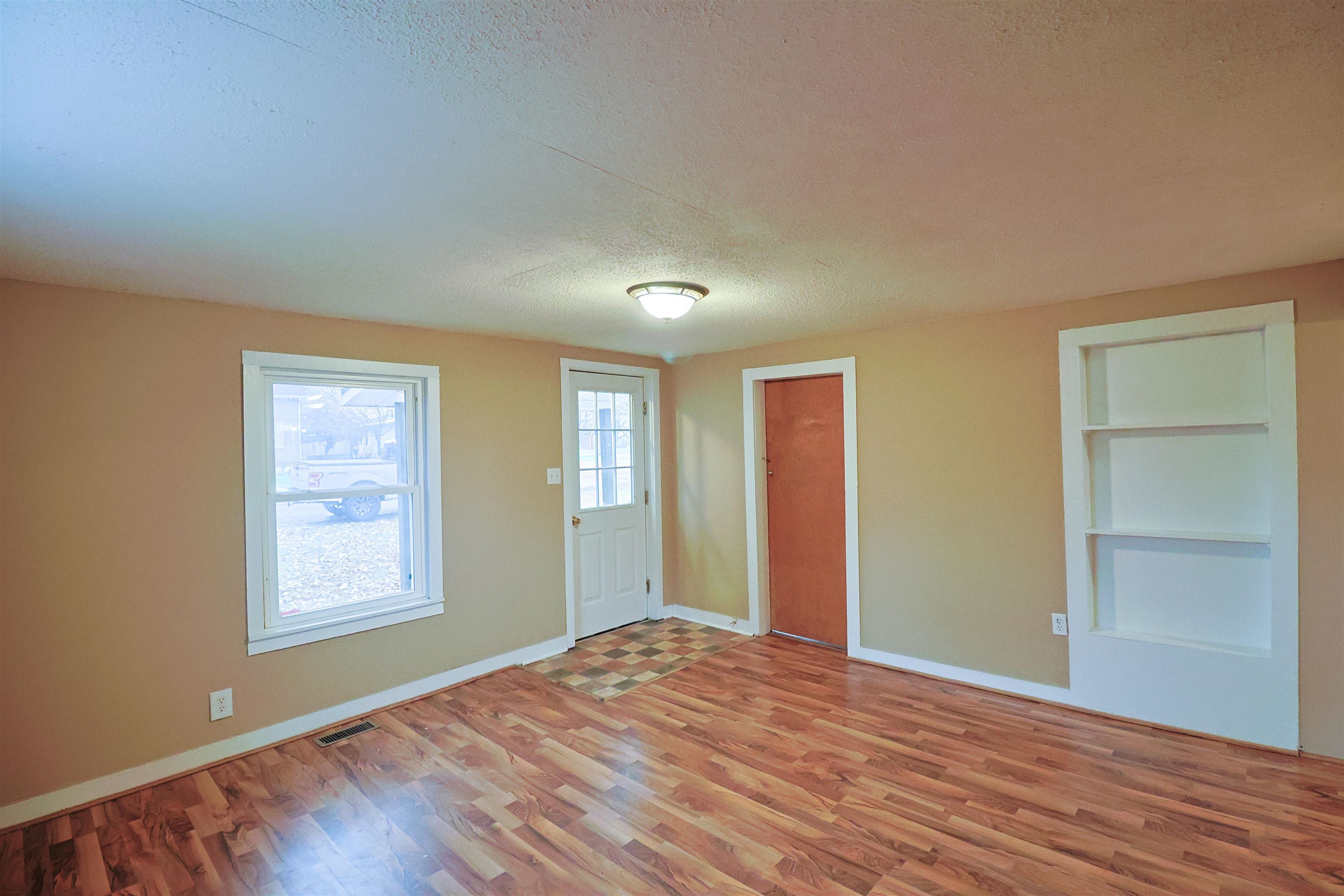 532 North Ithaca Street Ithaca, MI 48847 - Photo 4 of 13