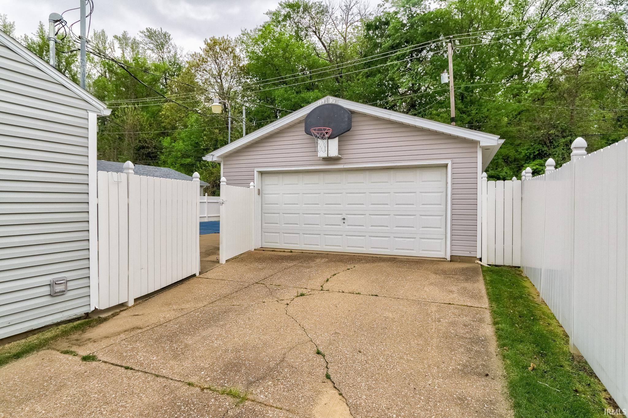 4813 Stratford Road Evansville, IN 47710 - Photo 3 of 35