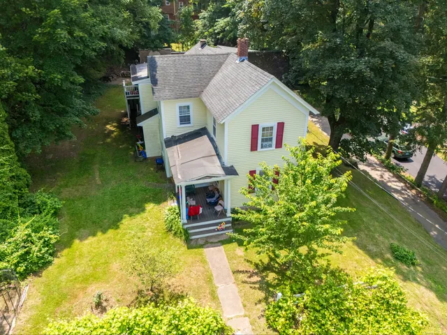 a view of front of house with a yard