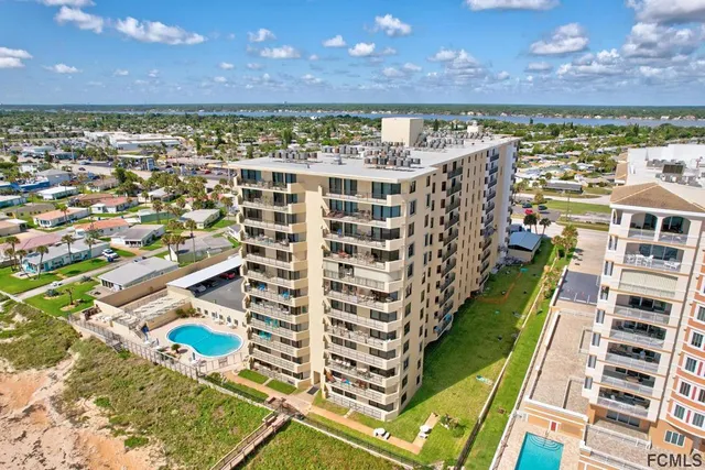 a view of a terrace with sky view