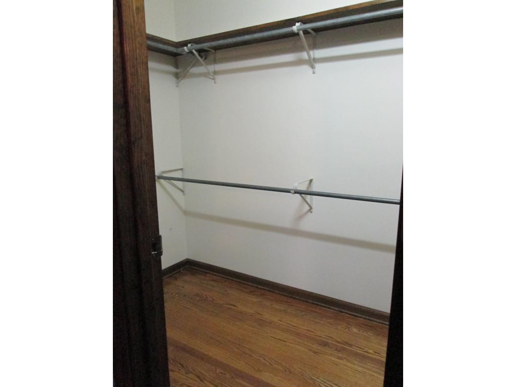 324 Booher Road Bristol, VA 24201 - Photo 15 of 36 Master walkin closet