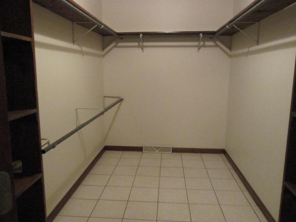 324 Booher Road Bristol, VA 24201 - Photo 17 of 36 Bedroom 2 walkin closet