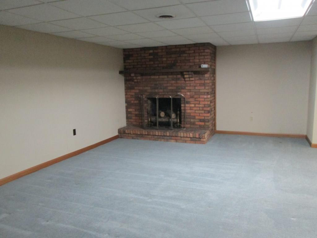 324 Booher Road Bristol, VA 24201 - Photo 21 of 36 Huge den in basement