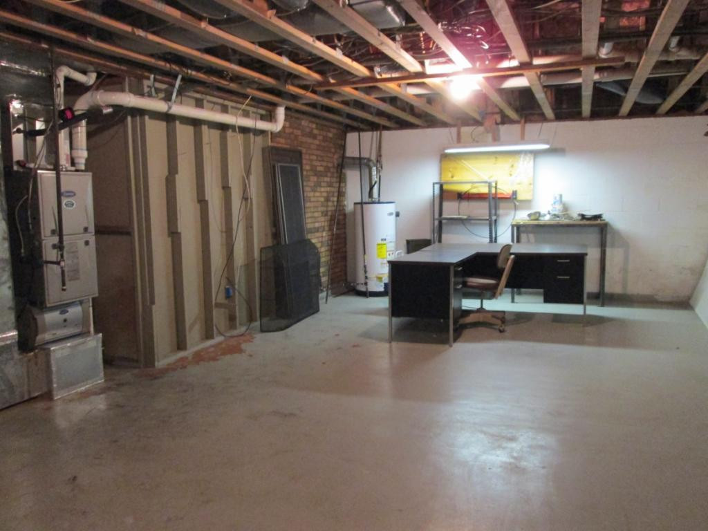 324 Booher Road Bristol, VA 24201 - Photo 25 of 36 Workshop area