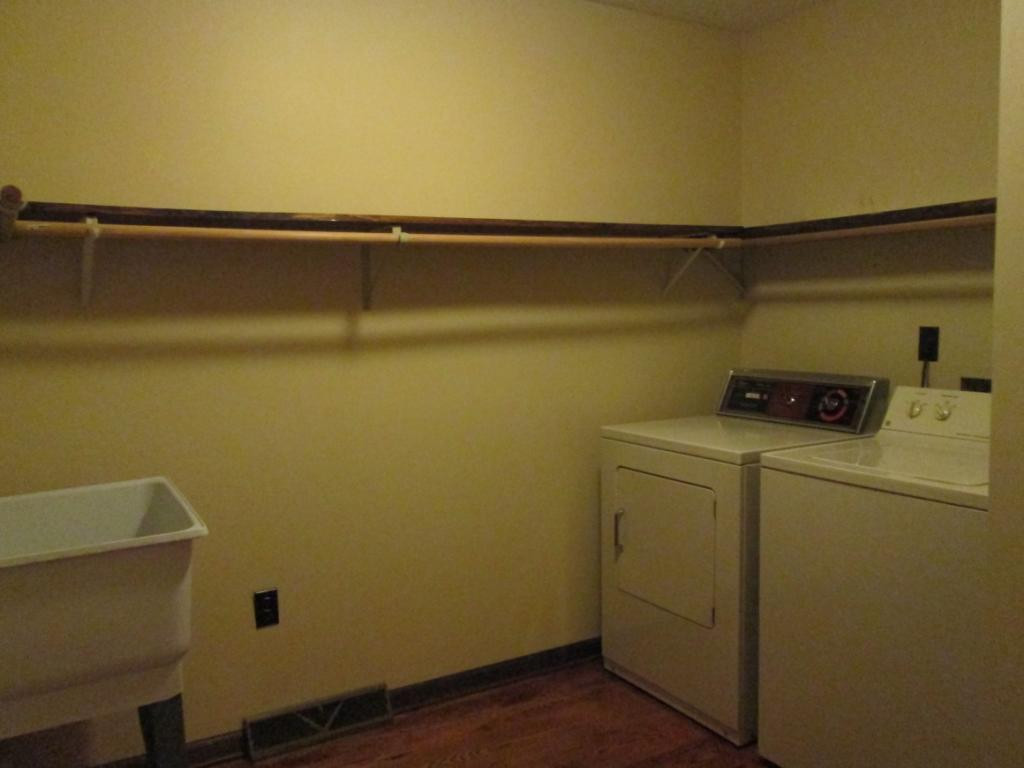 324 Booher Road Bristol, VA 24201 - Photo 26 of 36 Laundry room