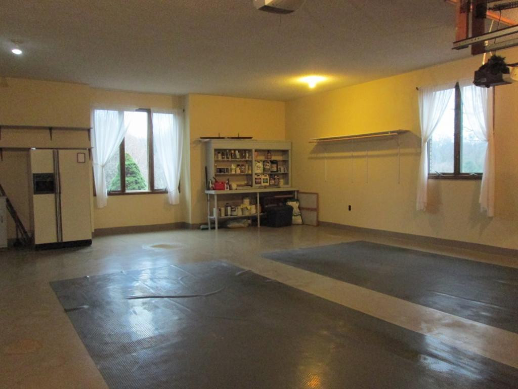 324 Booher Road Bristol, VA 24201 - Photo 27 of 36 Oversized attached garage