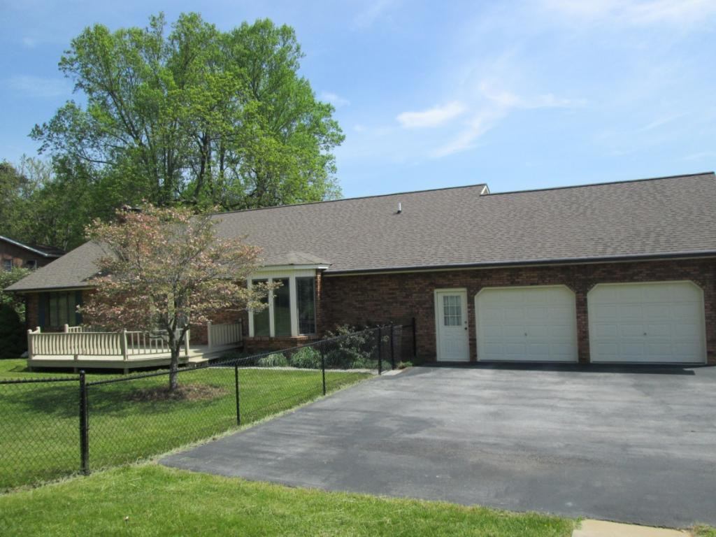 324 Booher Road Bristol, VA 24201 - Photo 35 of 36 Large attached garage