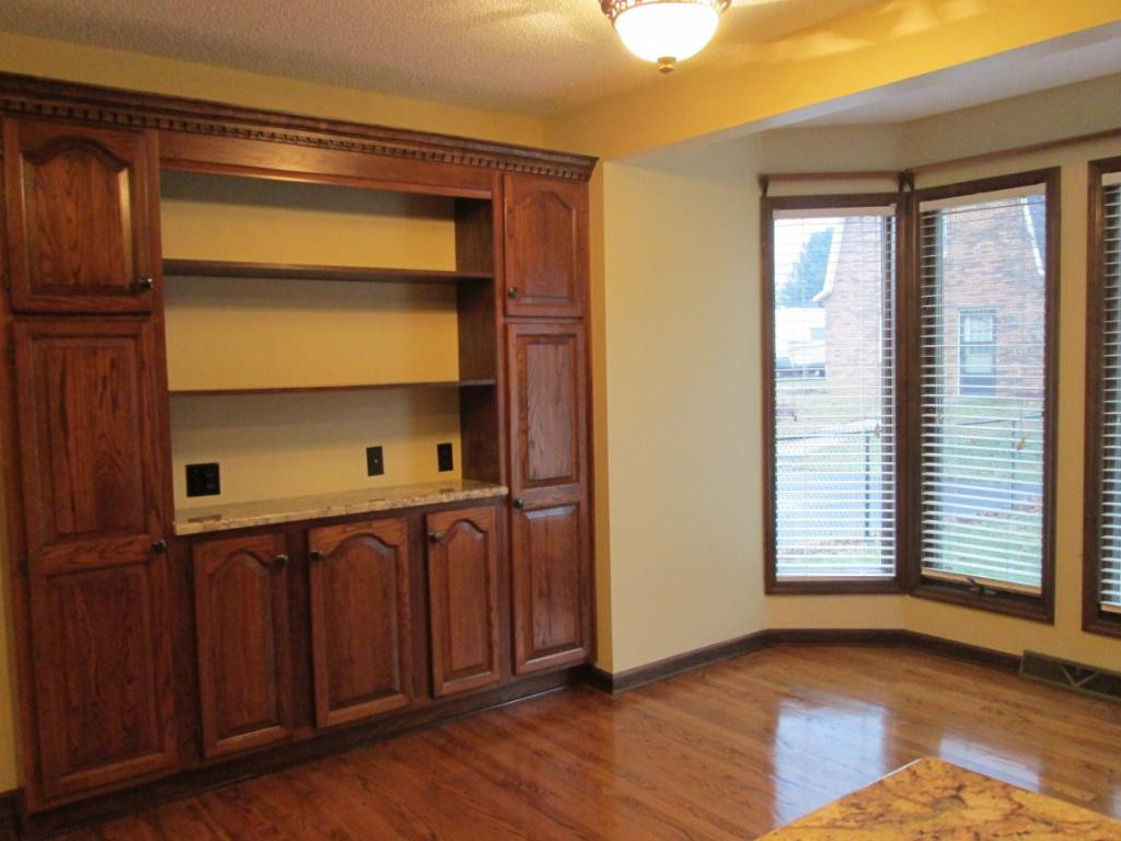 324 Booher Road Bristol, VA 24201 - Photo 6 of 36 Breakfast area wbuiltins