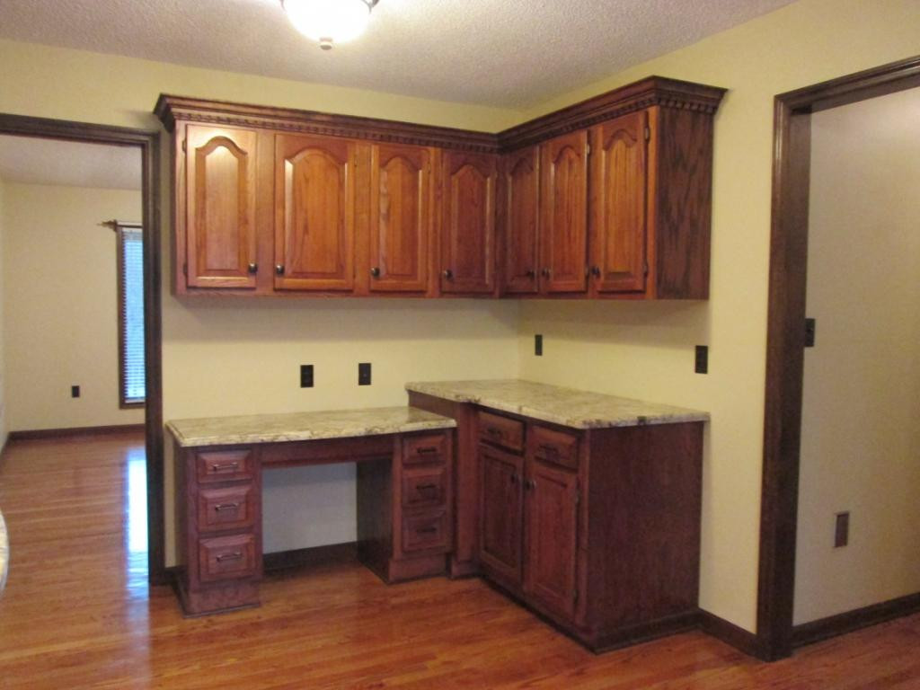 324 Booher Road Bristol, VA 24201 - Photo 7 of 36 Kitchen wdesk area