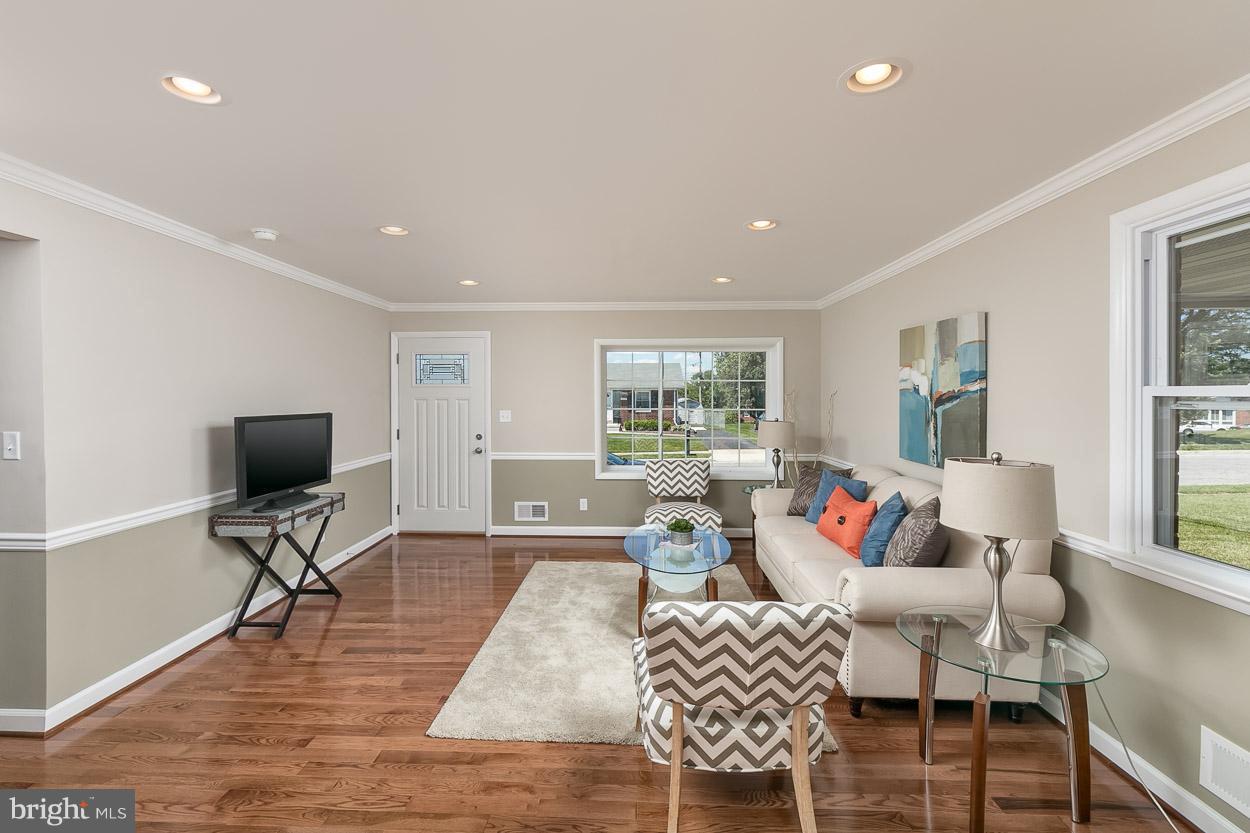2309 Weathervane Road Baltimore, MD 21234 - Photo 8 of 30 Living Room
