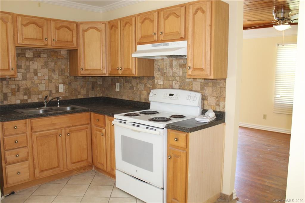 4830 Springview Road Charlotte, NC 28213 - Photo 8 of 24 Gallery Image 8