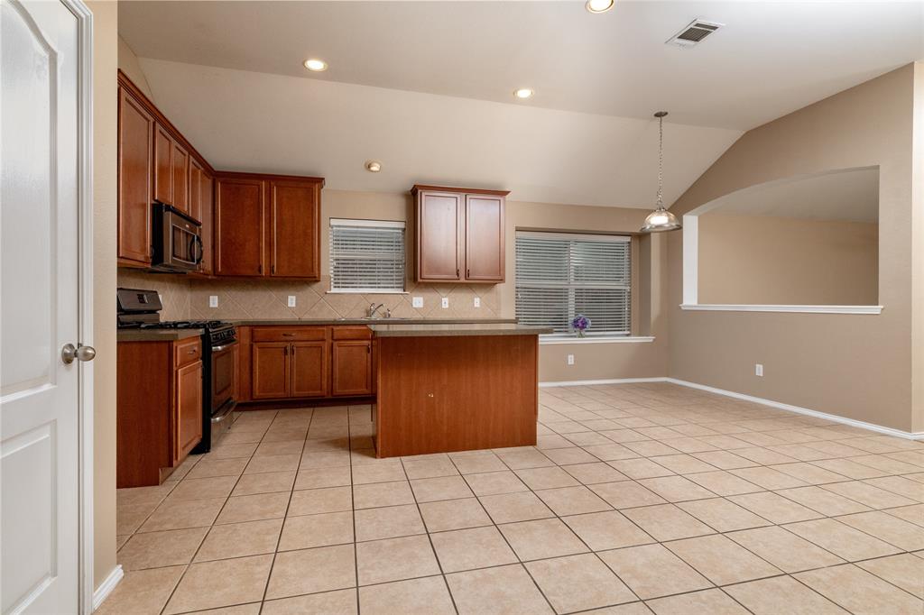 4021 Diamond Ridge Drive Fort Worth, TX 76244 - Photo 7 of 30