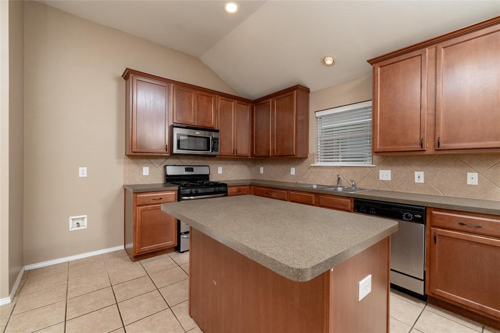 4021 Diamond Ridge Drive Fort Worth, TX 76244 - Photo 9 of 30