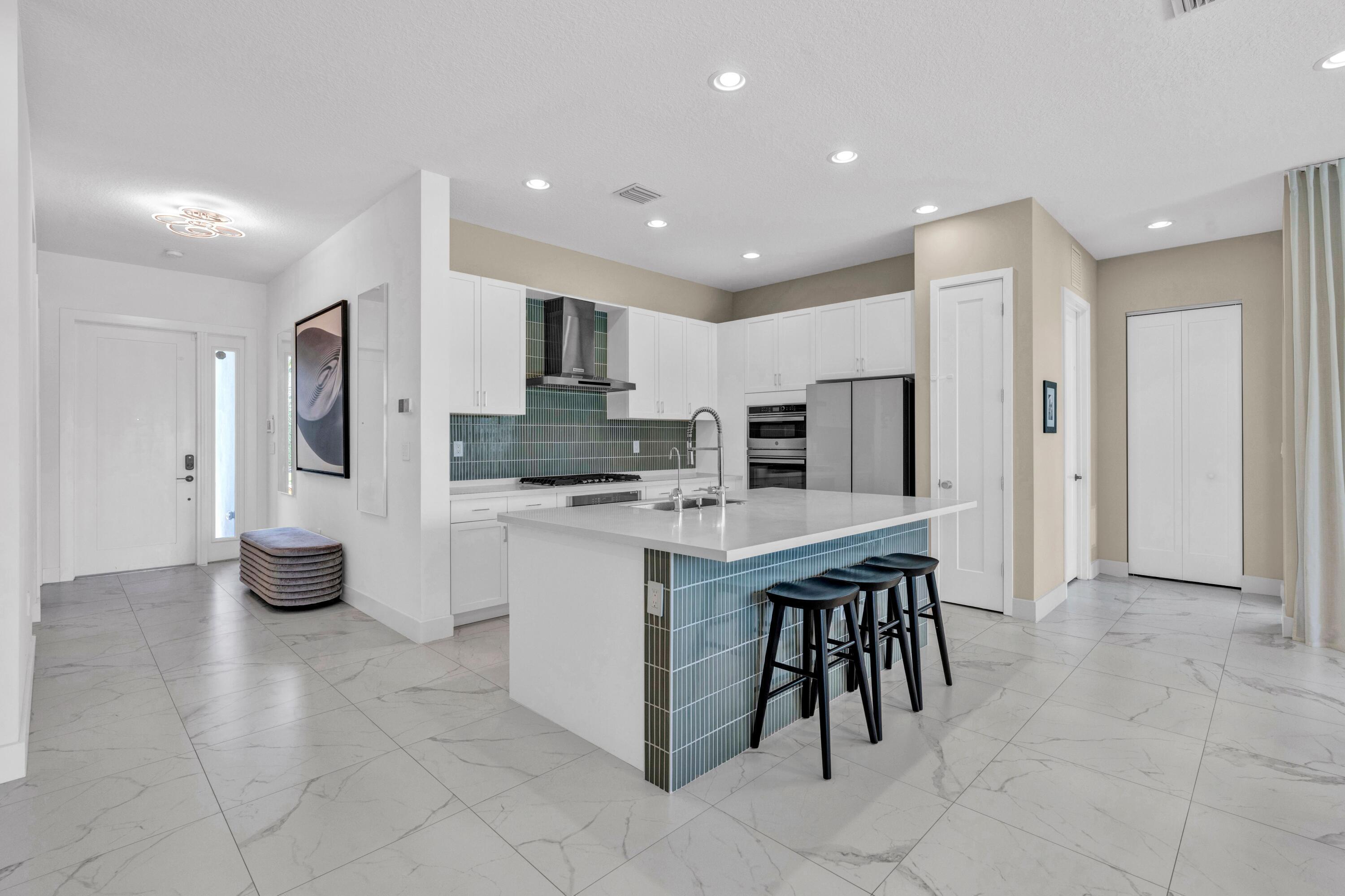 8239 Oceanus Drive Boca Raton, FL 33496 - Photo 8 of 26 T_hbovS0