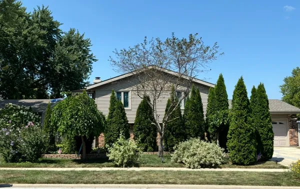 $325,000 | 856 Quail Drive, Bradley, IL 60915