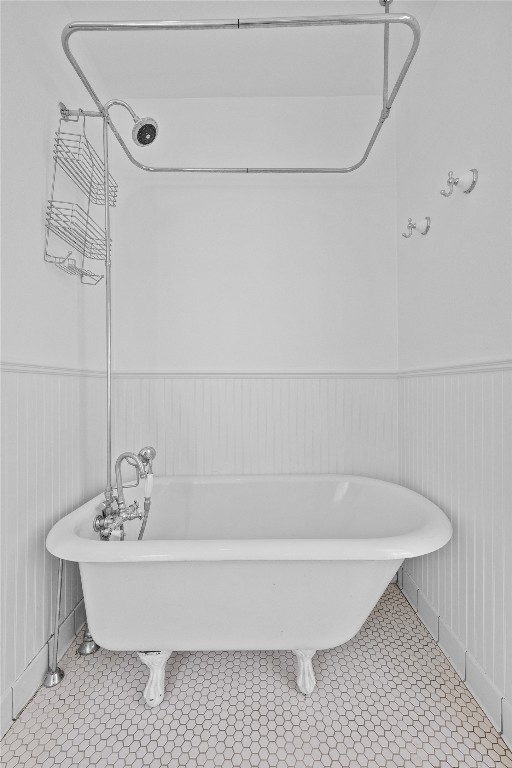 516 Lockhart Drive Austin, TX 78704 - Photo 16 of 25 a bathroom with a bathtub and shower