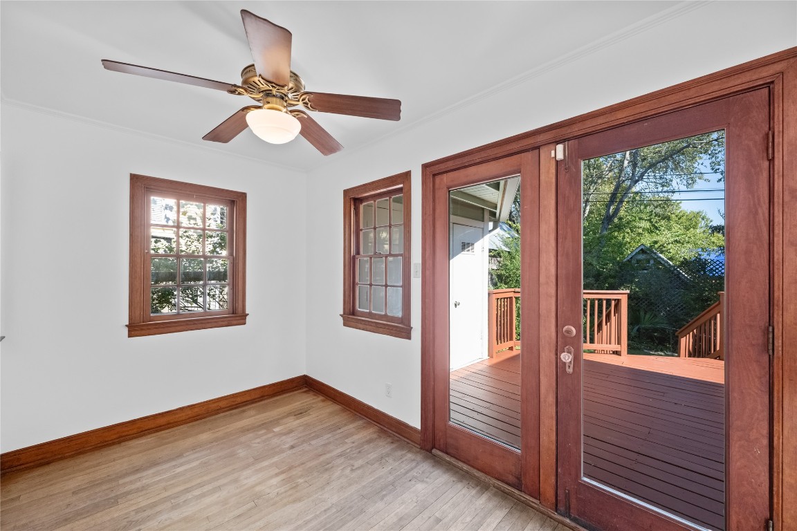 516 Lockhart Drive Austin, TX 78704 - Photo 9 of 25 a view of an entryway
