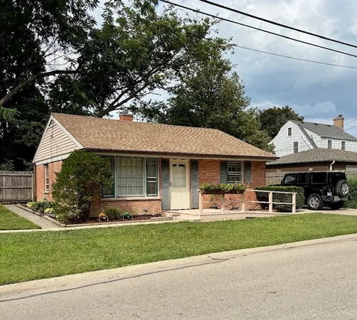 $2,200 | 104 Michigan Avenue, Highwood, IL 60040
