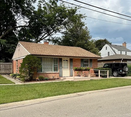 $2,200 | 104 Michigan Avenue, Highwood, IL 60040