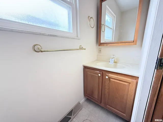 $140,000 | 1007 North Hillcrest Drive, Sparta, IL 62286