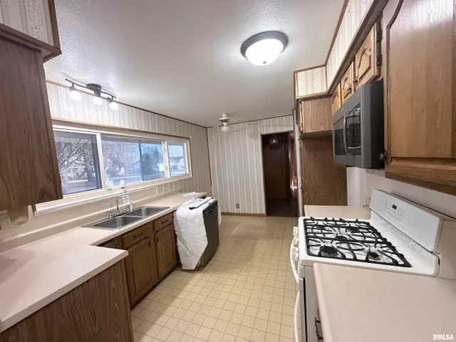 $140,000 | 1007 North Hillcrest Drive, Sparta, IL 62286