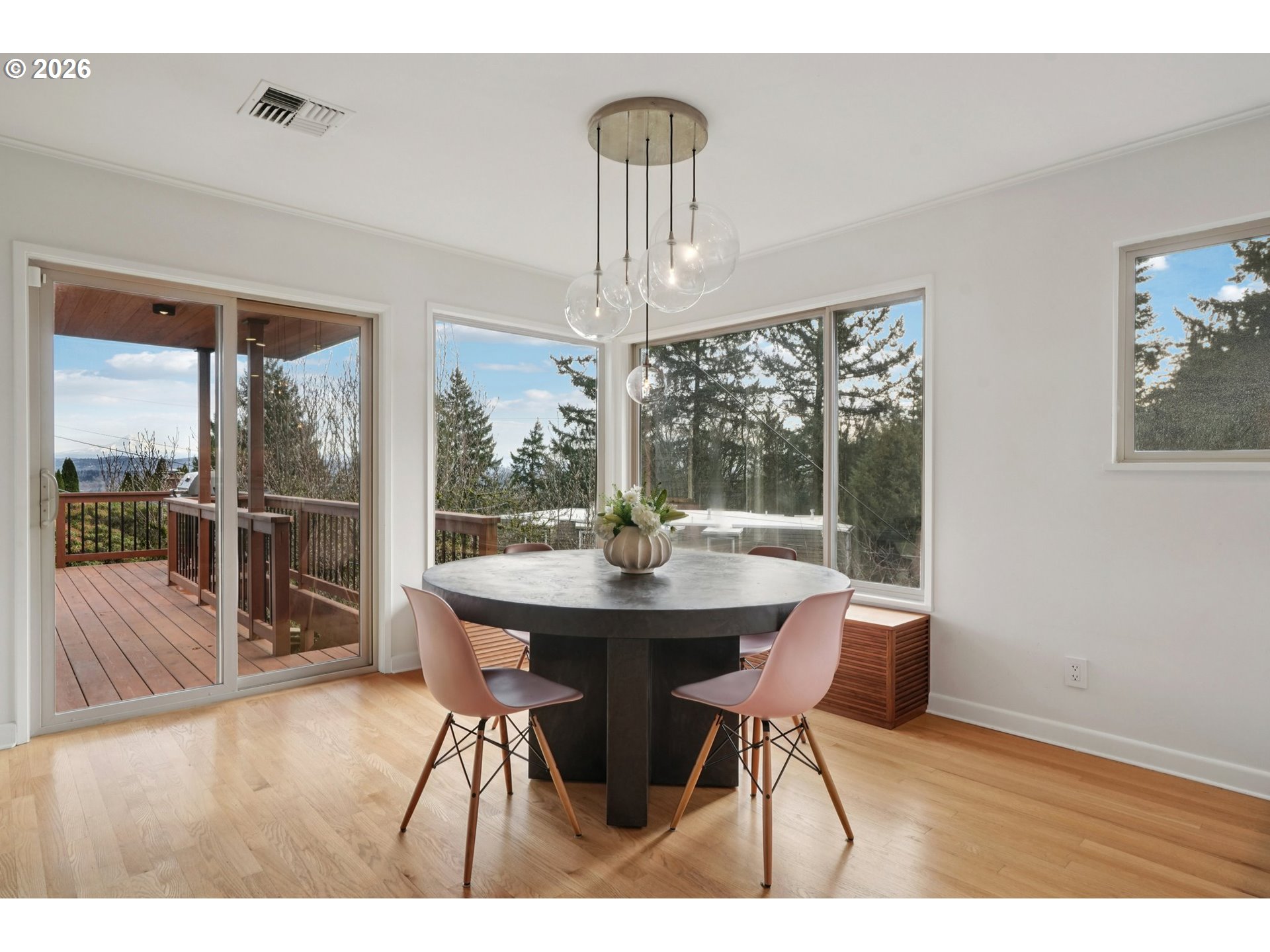 6487 Southwest Parkhill Way Portland, OR 97219 - Photo 11 of 48