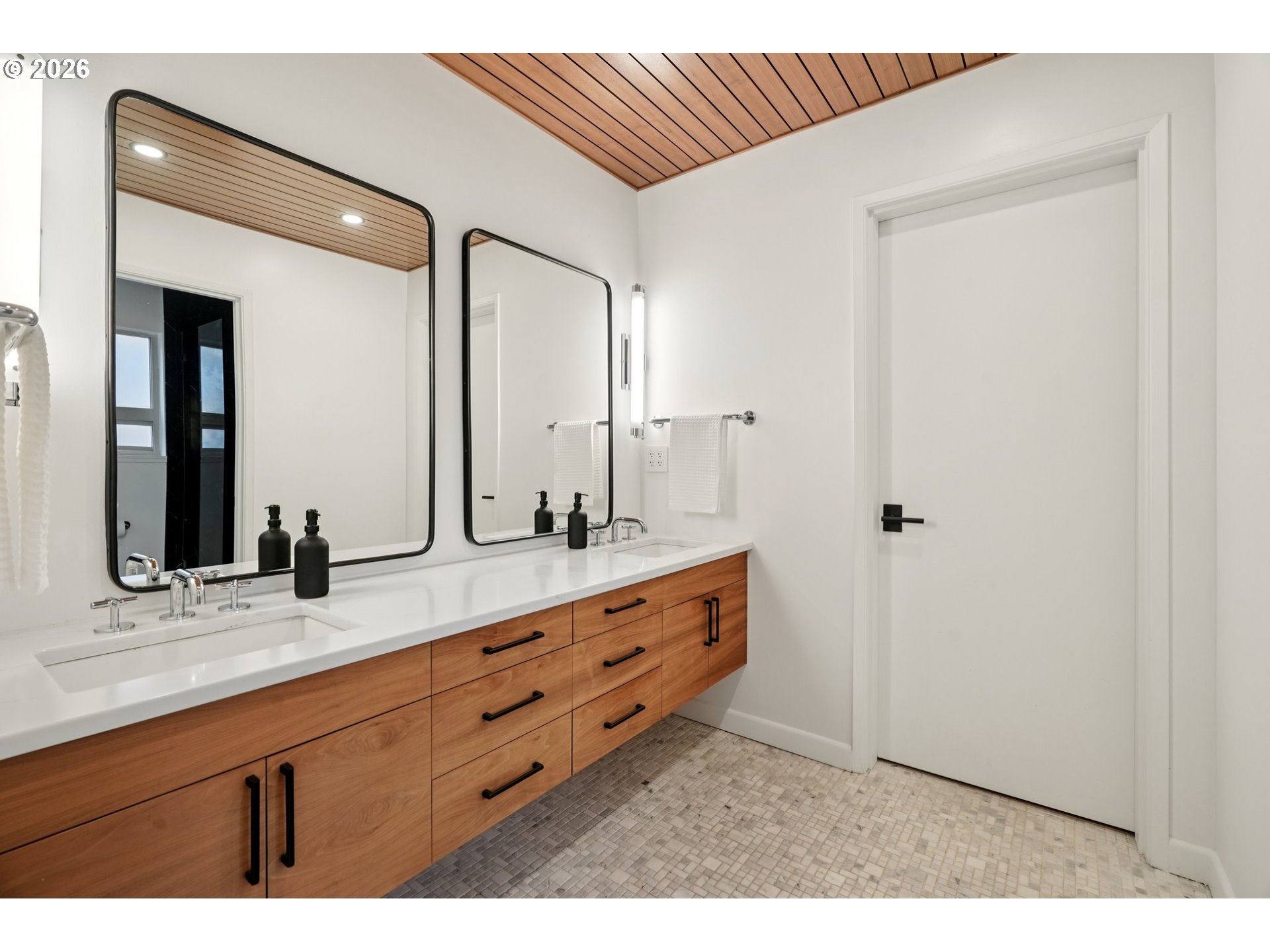 6487 Southwest Parkhill Way Portland, OR 97219 - Photo 20 of 48