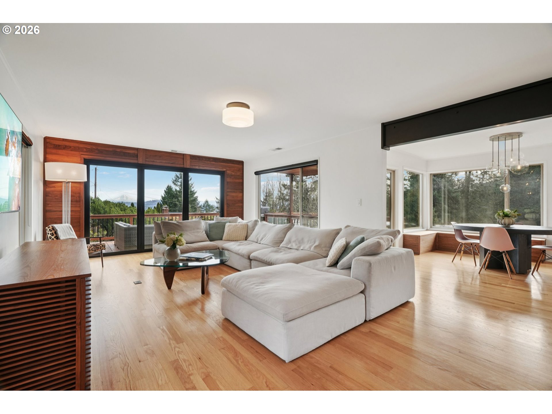 6487 Southwest Parkhill Way Portland, OR 97219 - Photo 9 of 48