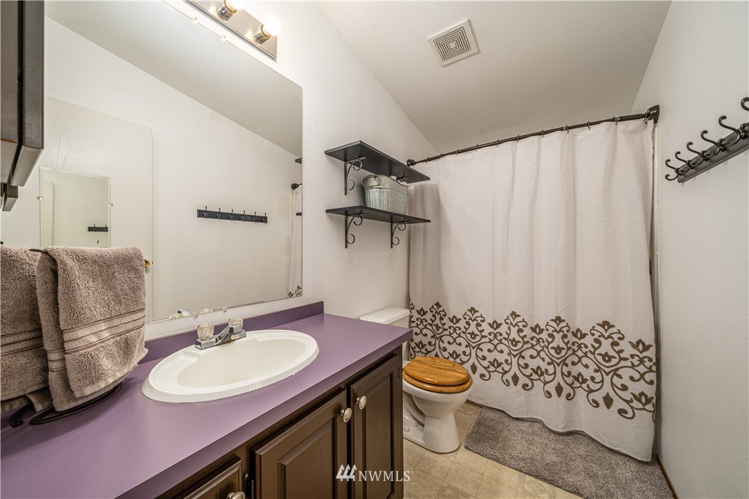 25 Caudill Road Omak, WA 98841 - Photo 13 of 40 a bathroom with a sink toilet and shower
