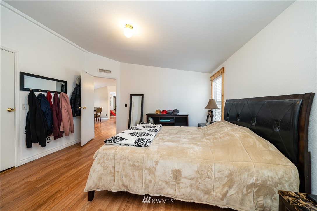 25 Caudill Road Omak, WA 98841 - Photo 15 of 40 a bed room with a bed and a television