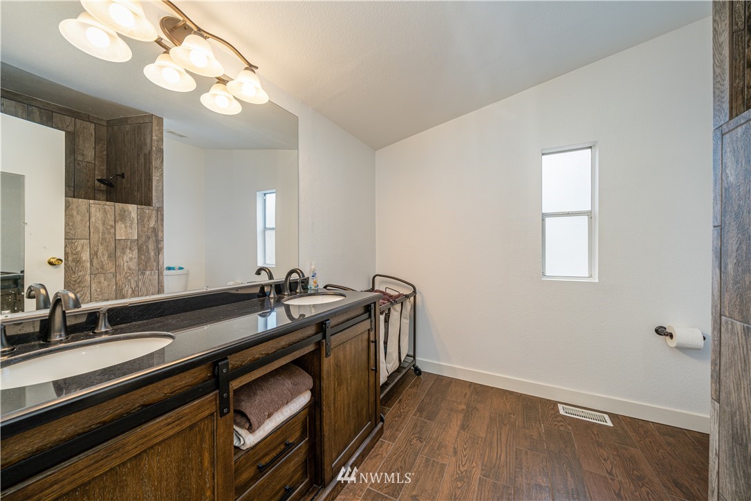 25 Caudill Road Omak, WA 98841 - Photo 16 of 40 a bathroom with a sink and a mirror