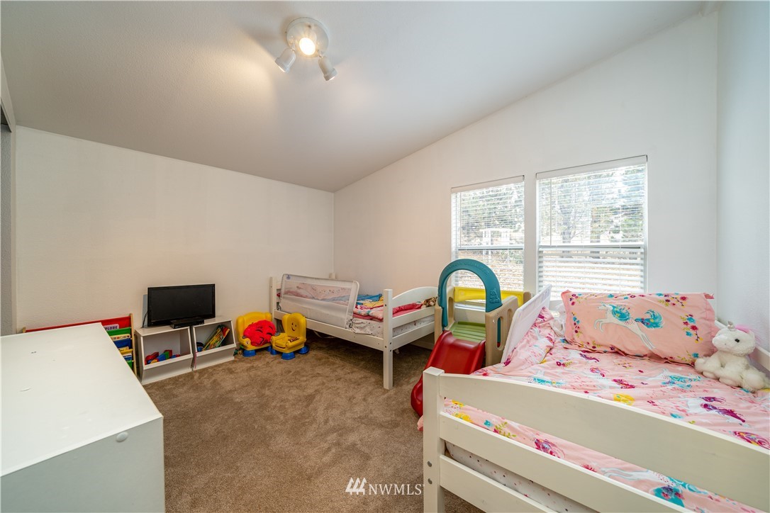 25 Caudill Road Omak, WA 98841 - Photo 17 of 40 a bedroom with bed and window