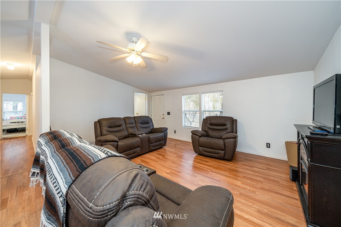 25 Caudill Road Omak, WA 98841 - Photo 20 of 40 a living room with furniture and a flat screen tv