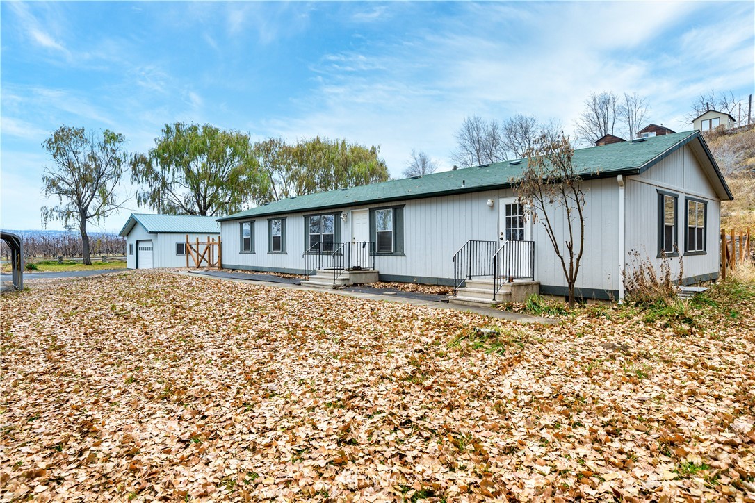 25 Caudill Road Omak, WA 98841 - Photo 3 of 40 a house with trees in the background