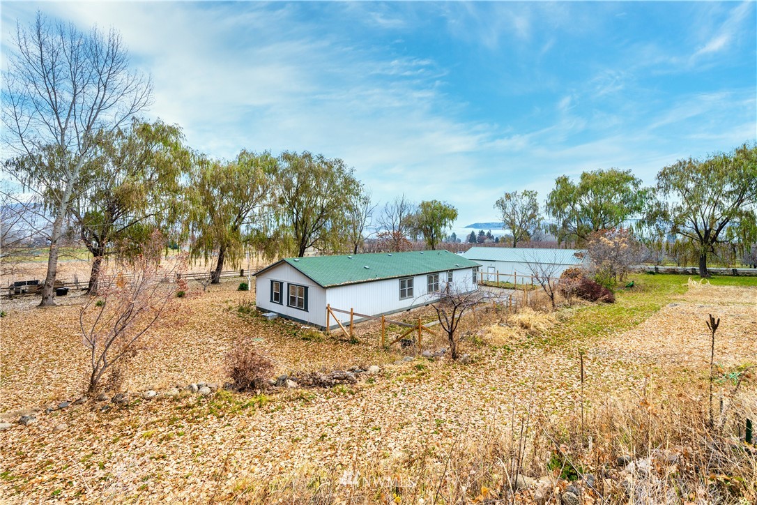 25 Caudill Road Omak, WA 98841 - Photo 4 of 40 a view of a house with a yard and sitting area