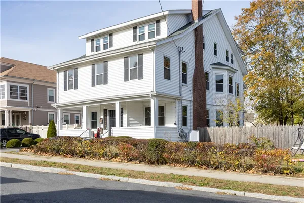 $2,400 | 131 Washington Avenue, Unit 3, Providence, RI 02905