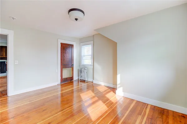 $2,400 | 131 Washington Avenue, Unit 3, Providence, RI 02905