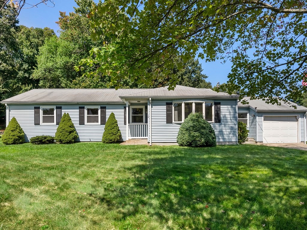 a view of a house with a yard