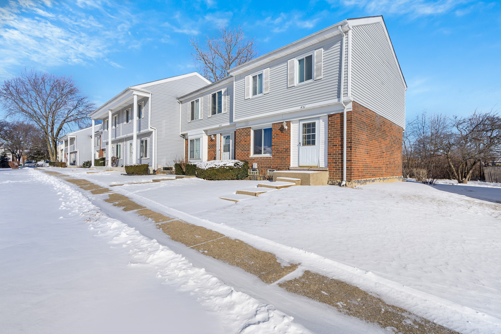 451 Yorkshire Square Bolingbrook, IL 60440 - Photo 1 of 26