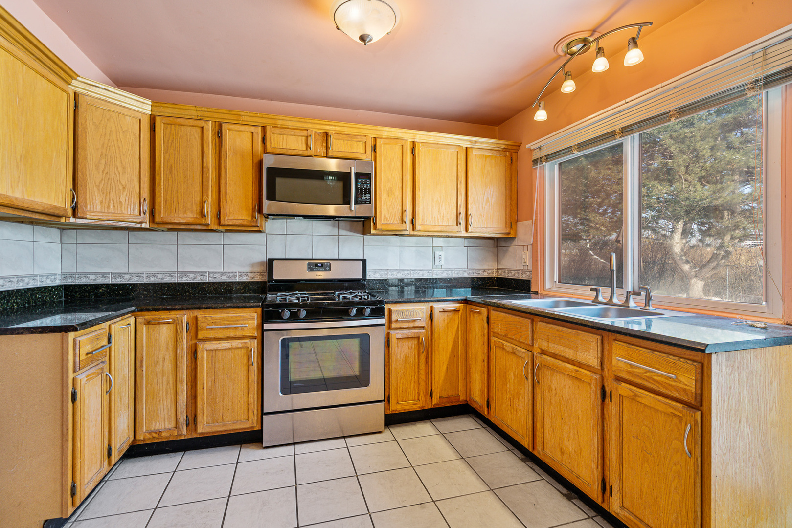 451 Yorkshire Square Bolingbrook, IL 60440 - Photo 9 of 26